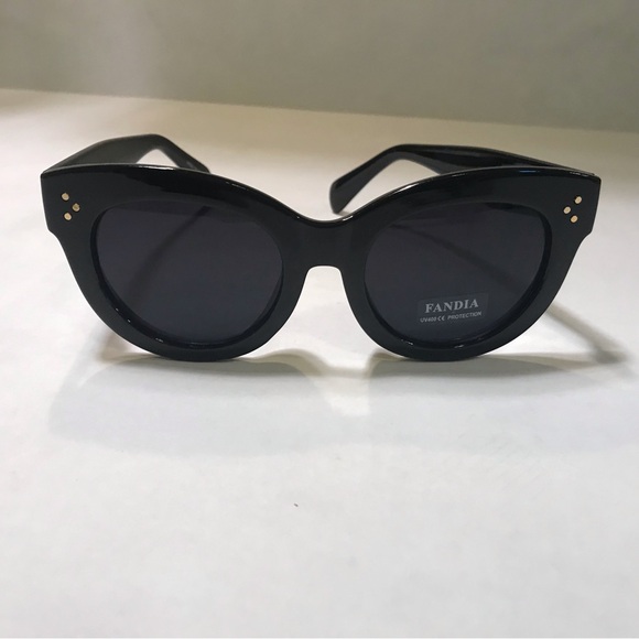 Fandia Accessories - Black Women's Sunglasses